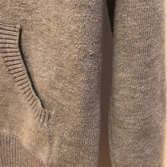 Sweater with hoodie - Picture 3 of 3